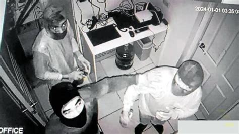 ozamiz heist|P35 million lost in daring mall robbery in Ozamiz .